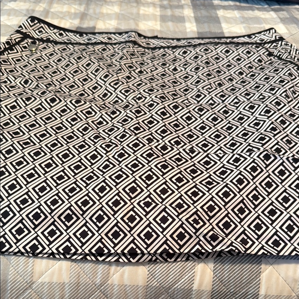 Liz Claiborne Black and White Geometric Skort
